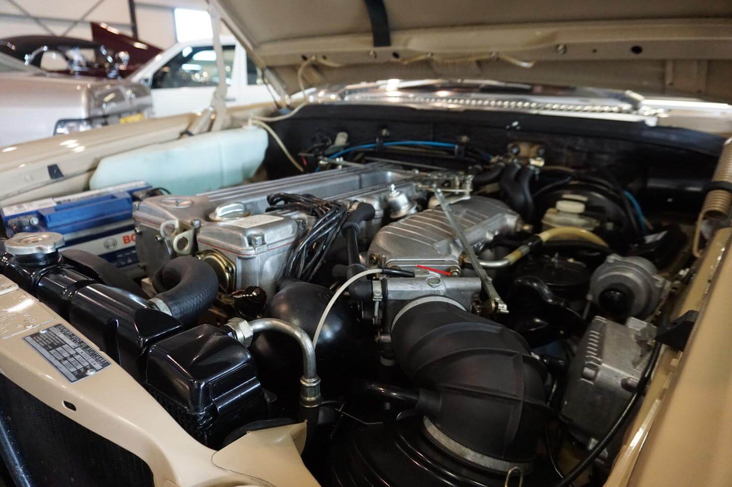 Ockhuisen Collection W114 engine The eighties S-Class W126 560SEL