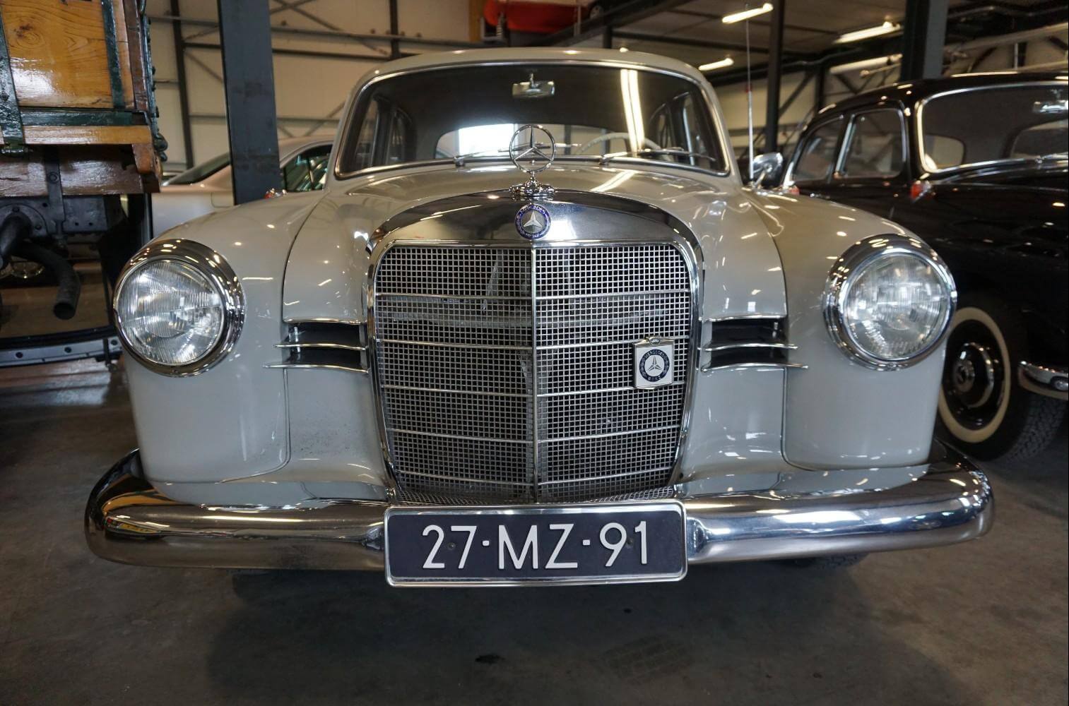 Ponton grijs voorzijde Mercedes-Benz 190 serie